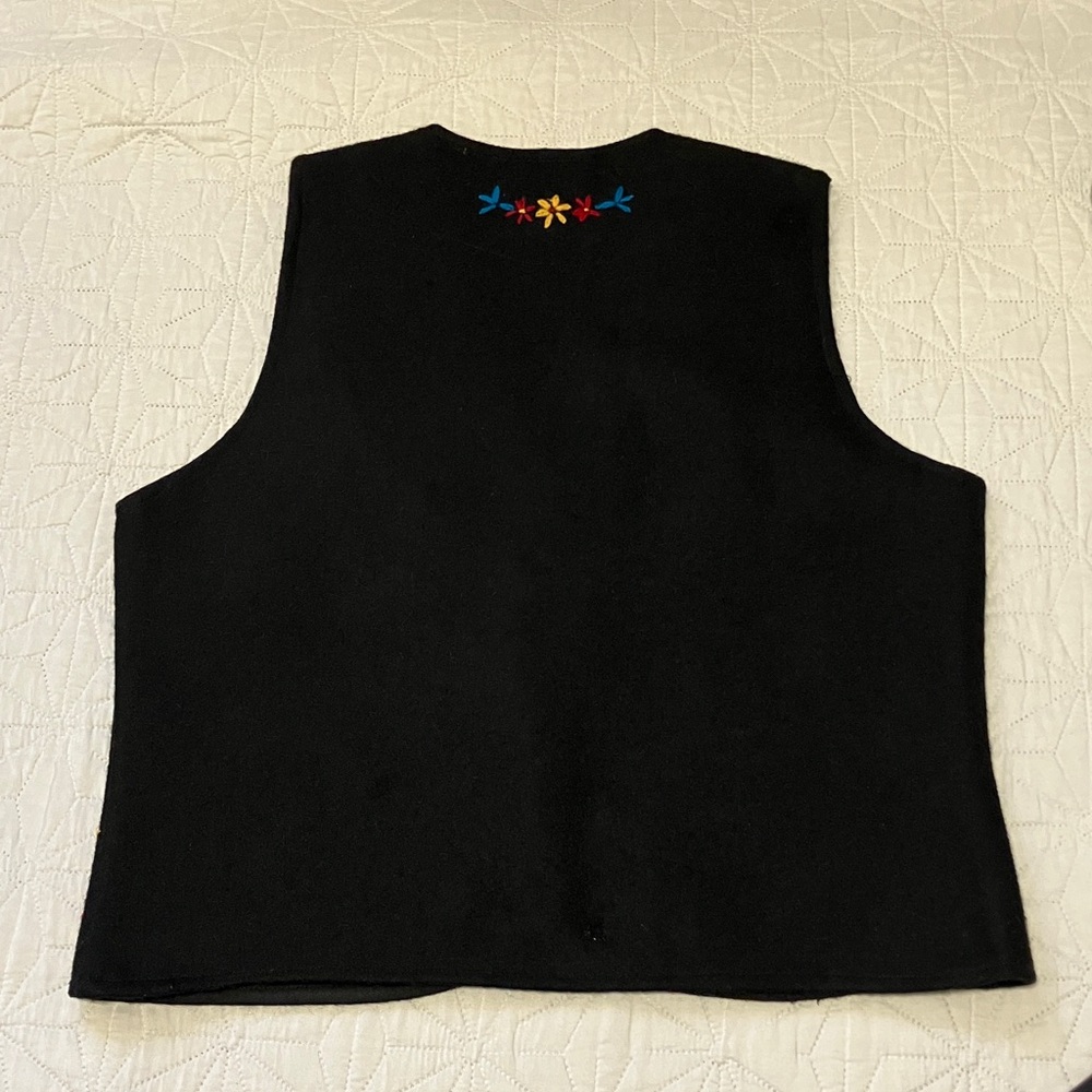 Vintage Floral Embroidered Black wool Vest size Medium cottagecore - Picture 5 of 6